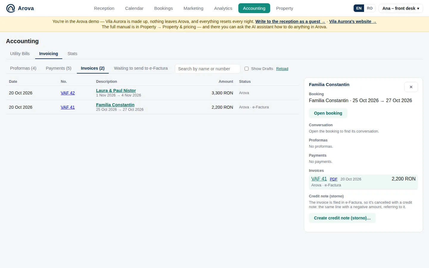 Accounting → Invoicing → Invoices, with an invoice's details on the right